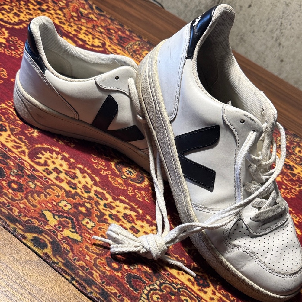 Veja White and Black Men's Shoes size 9